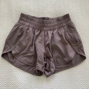 Lululemon Tracker Short 4” size 6